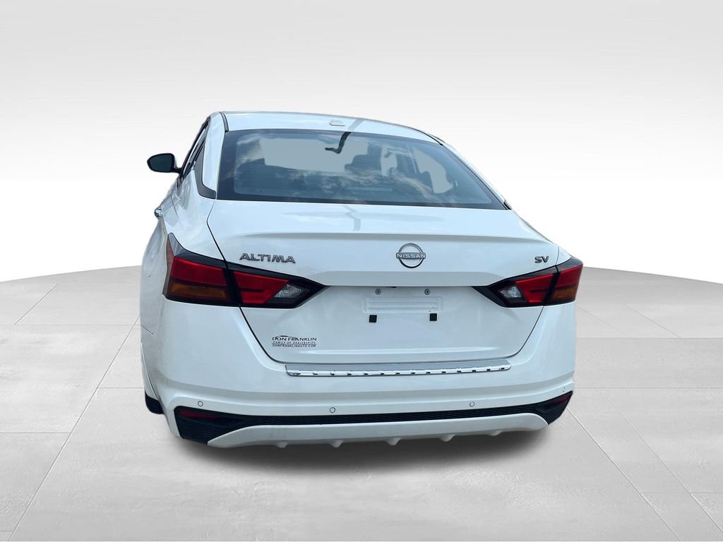 Used 2023 White Nissan 2.5 SV image 4