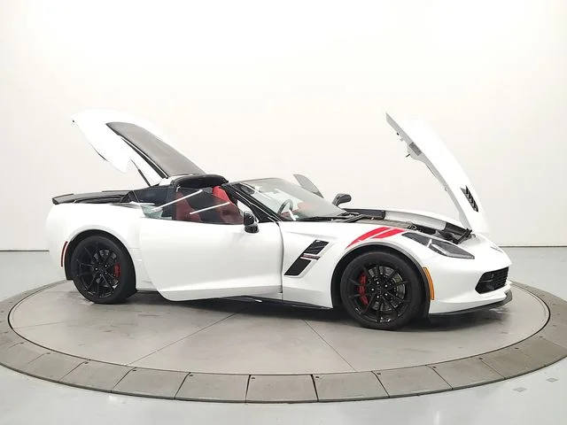 Used 2019 White Chevrolet Grand Sport image 16