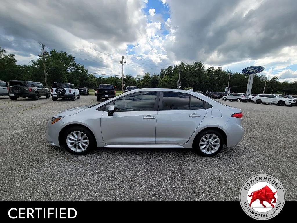 Used 2022 Silver Toyota LE image 3