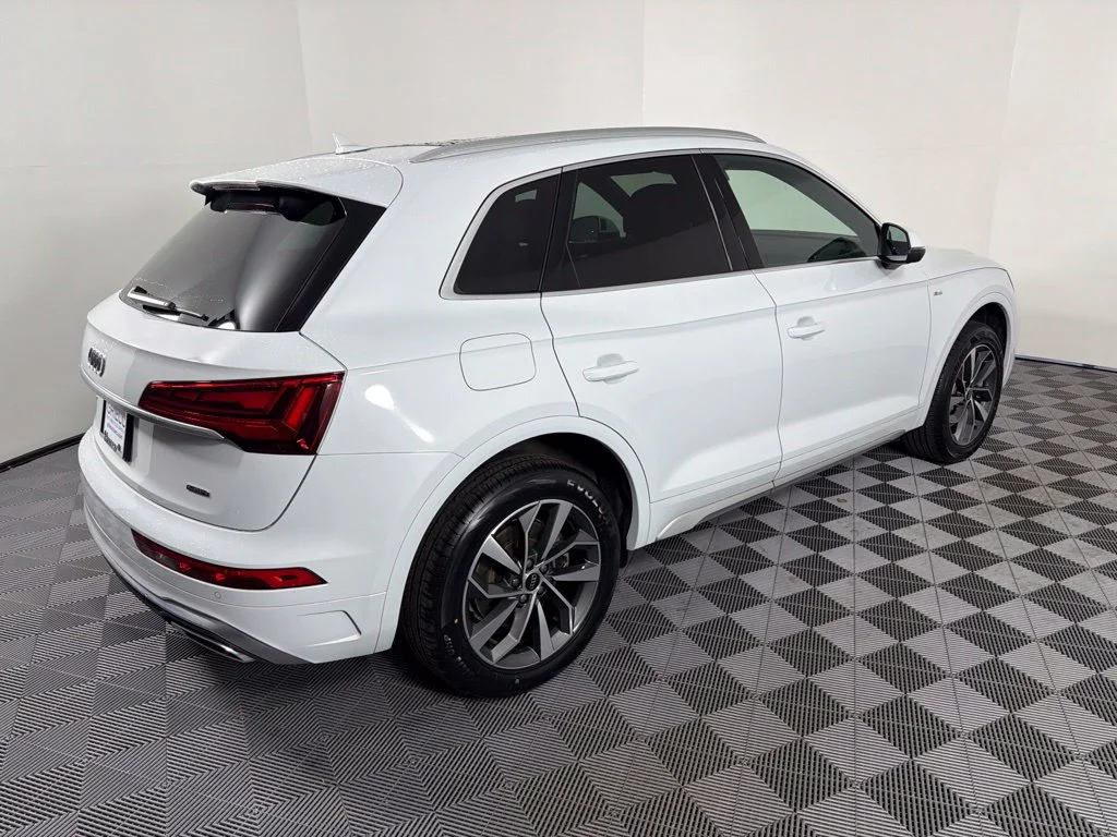 Used 2023 Glacier White Audi 45 S line Premium image 7
