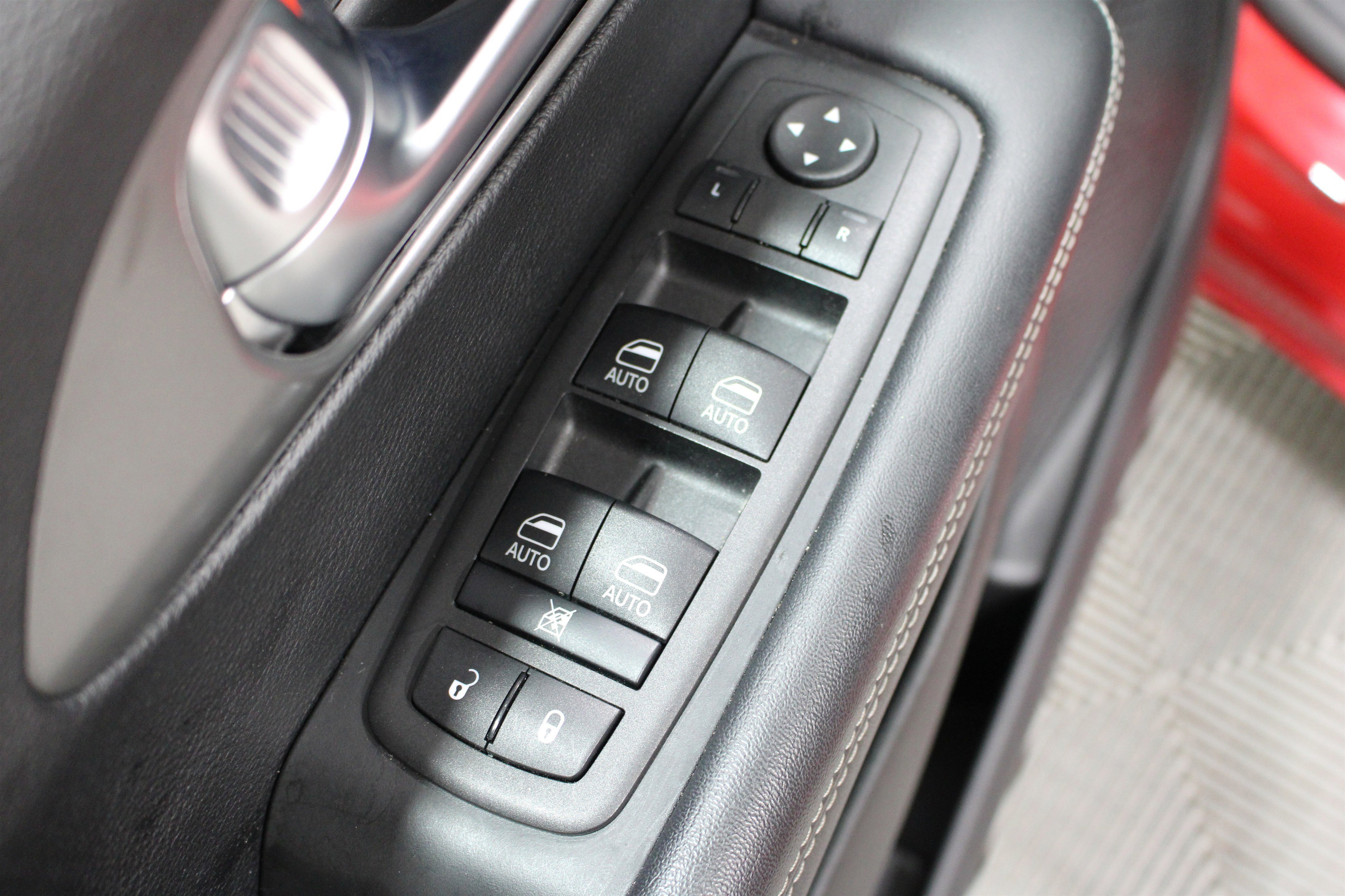 Used 2025 Red Hot Pearlcoat Chrysler Select image 7