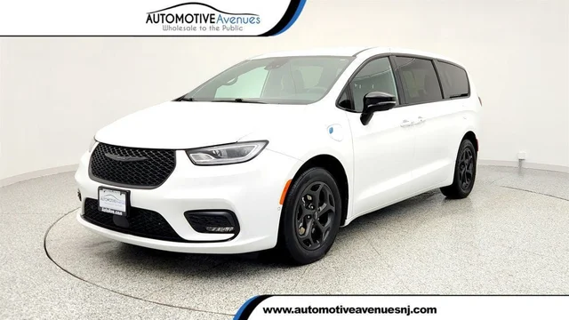 2024 Chrysler Pacifica Hybrid S Appearance Pkg
