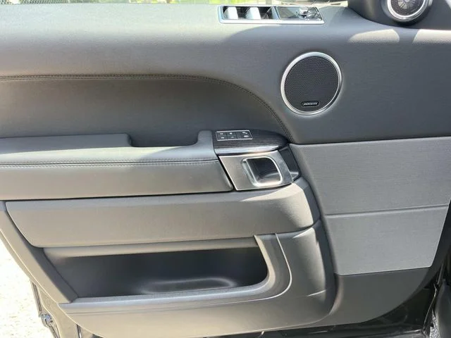 Used 2019 Black Land Rover HSE image 30