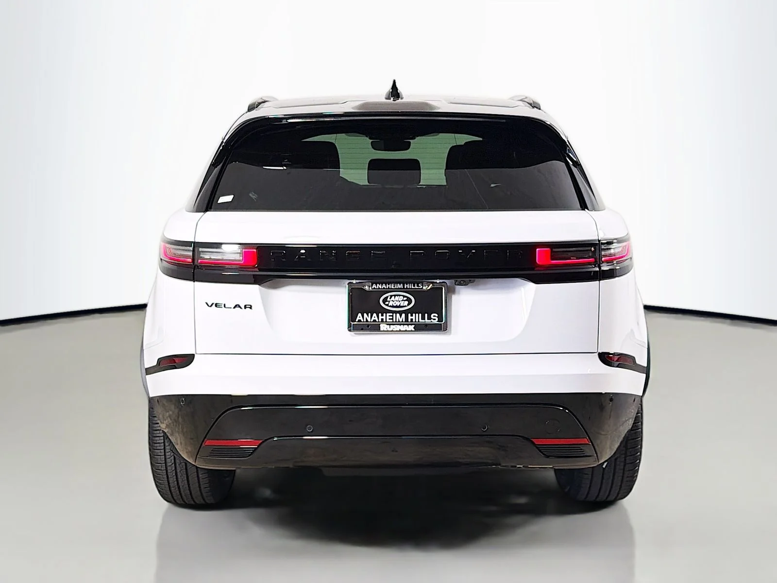New 2026 Fuji White Land Rover Belgravia Edition image 4