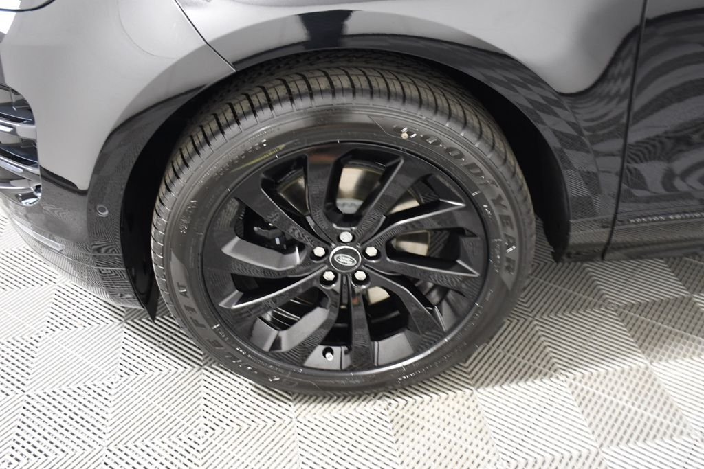 New 2026 Santorini Blk Land Rover  image 11