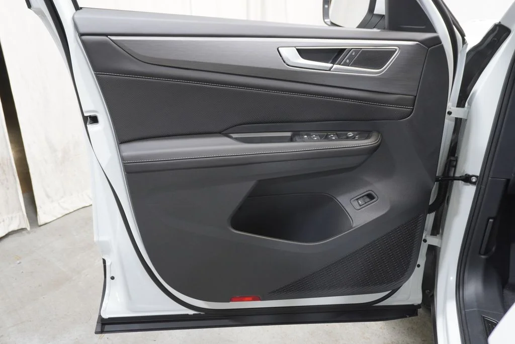 New 2026  Volkswagen SE w/Technology image 25