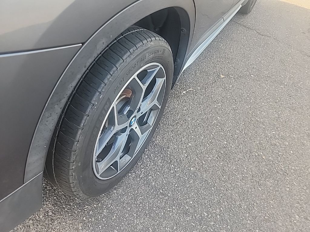 Used 2018 Mineral Gray Metallic BMW sDrive28i image 15