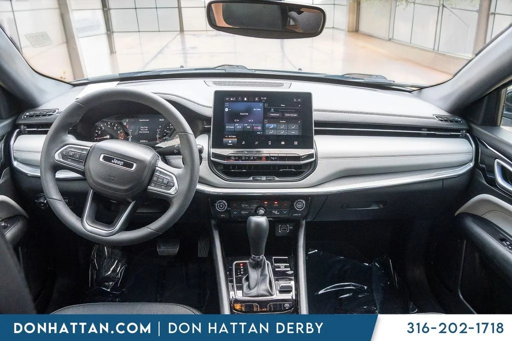 Used 2023 Silver Jeep Limited image 5