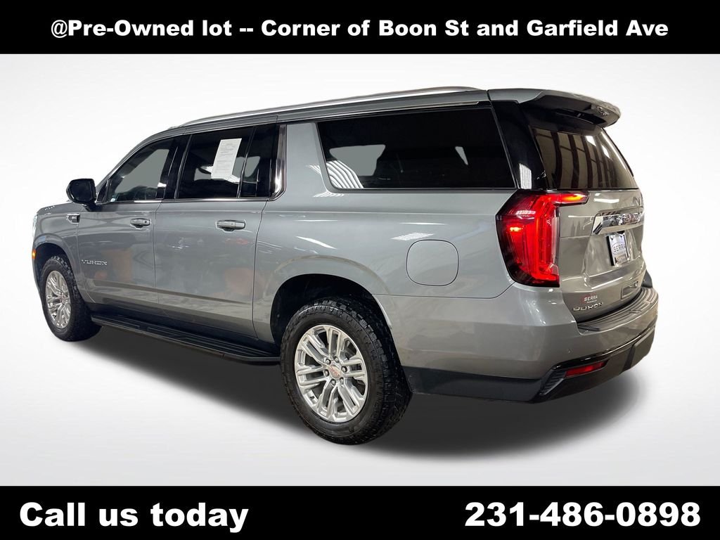 Used 2023  GMC SLE image 3