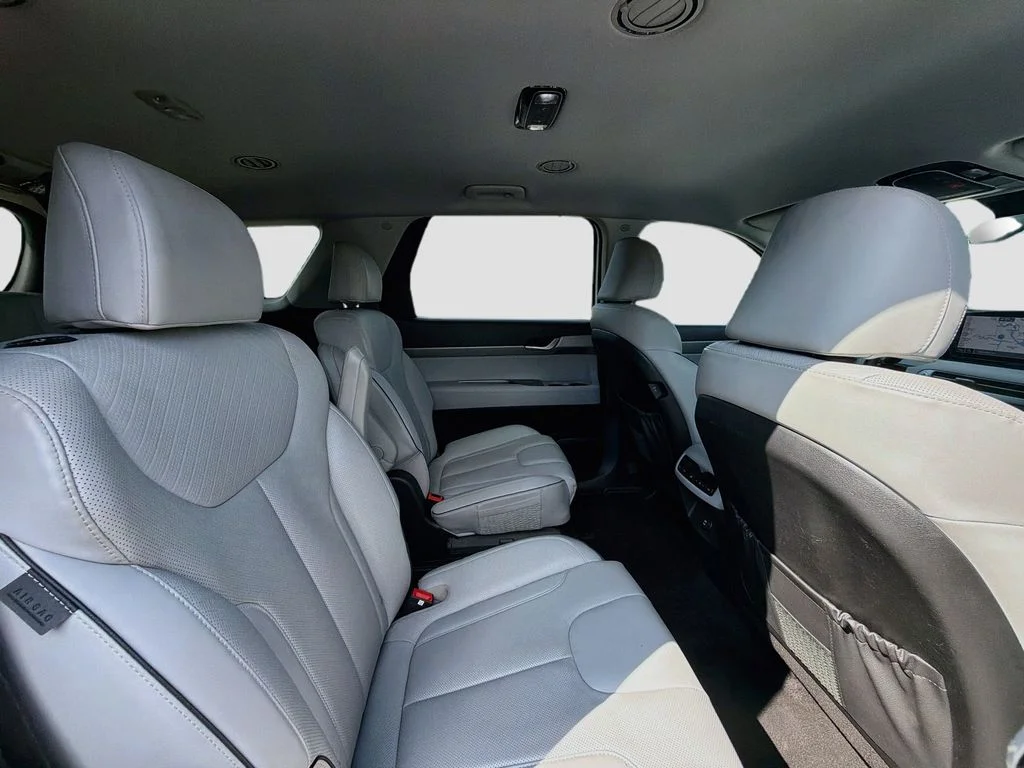 Used 2025 White Hyundai SEL image 31