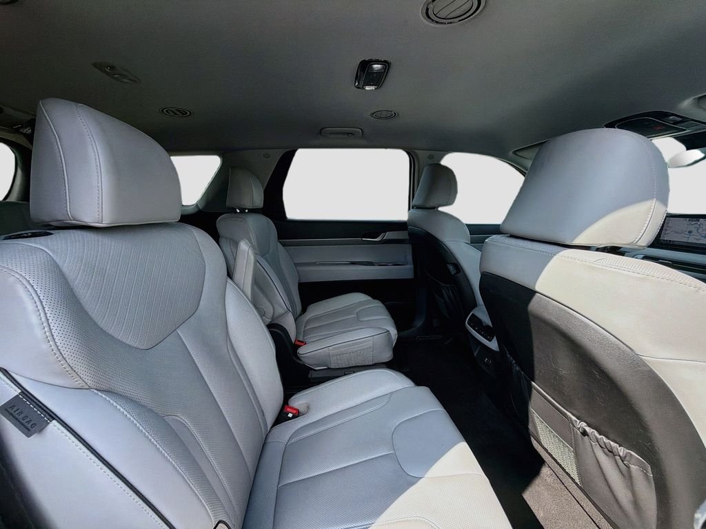 Used 2025 White Hyundai SEL image 31
