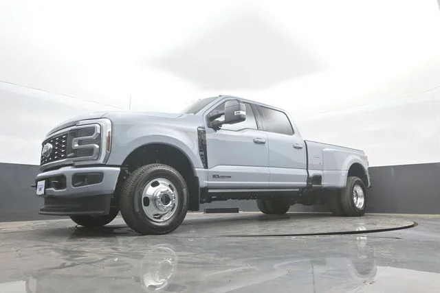 New 2026 Glacier Gray Metallic Tri-Coat Ford F-350® Platinum® image 35