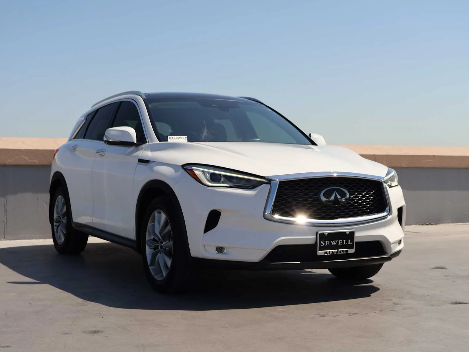Certified Used 2021 Lunar White INFINITI LUXE image 4