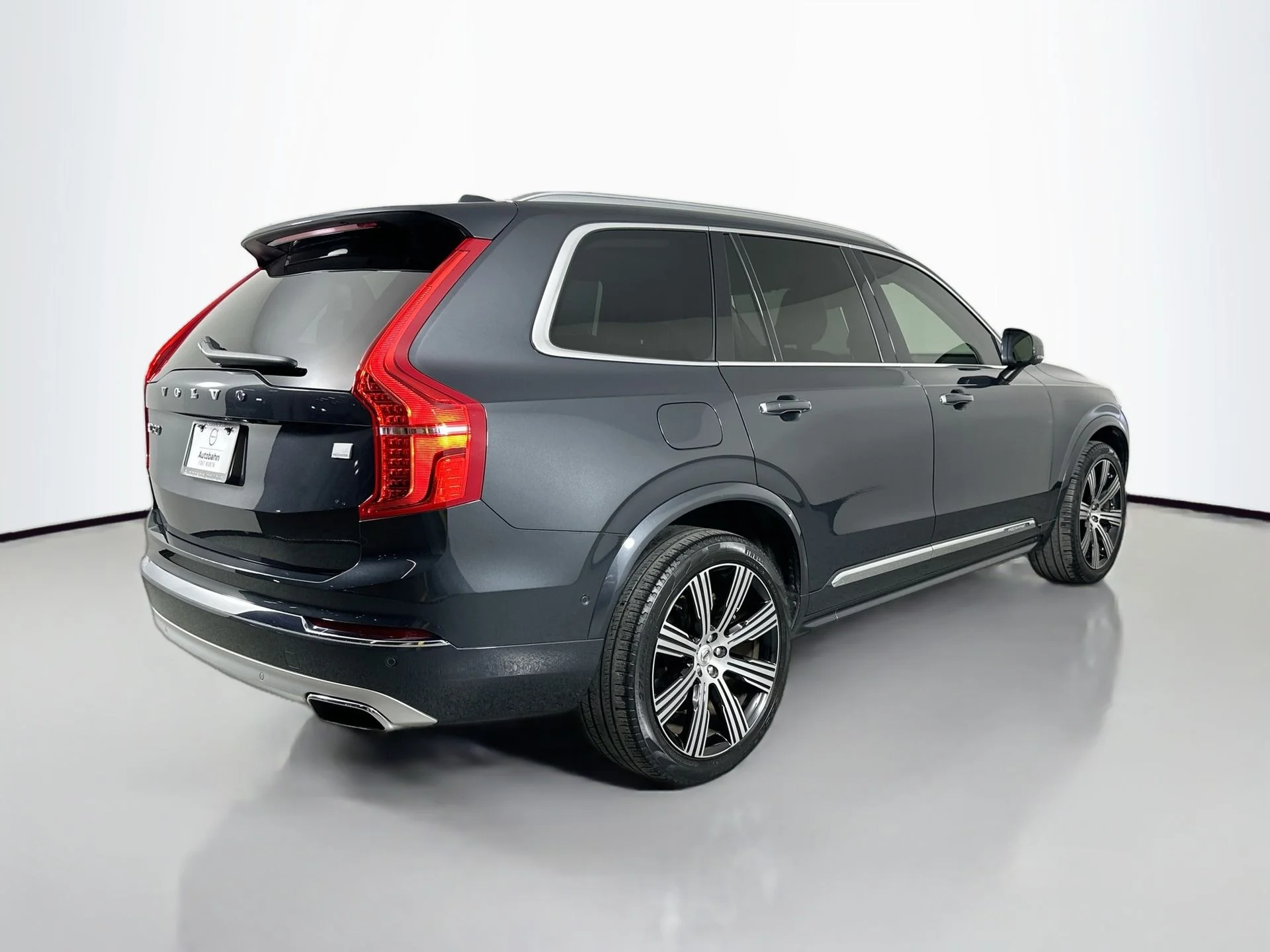 Used 2021  Volvo T8 Inscription 7 Passenger image 6