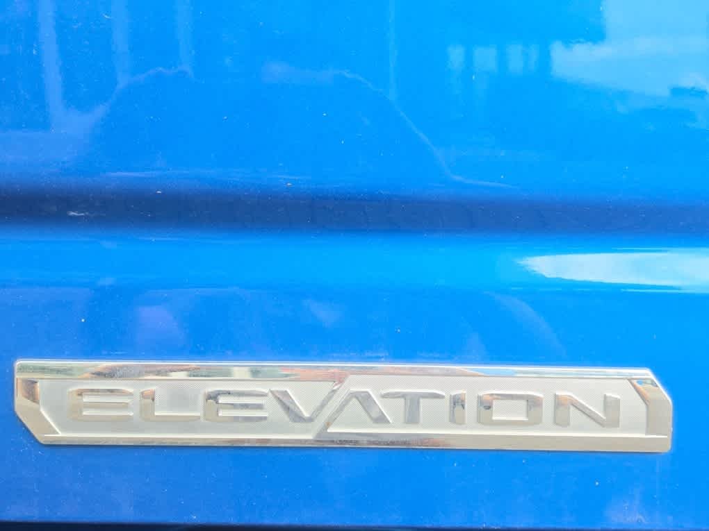 Used 2023 DYNAMIC BLUE METALLIC GMC Elevation image 11