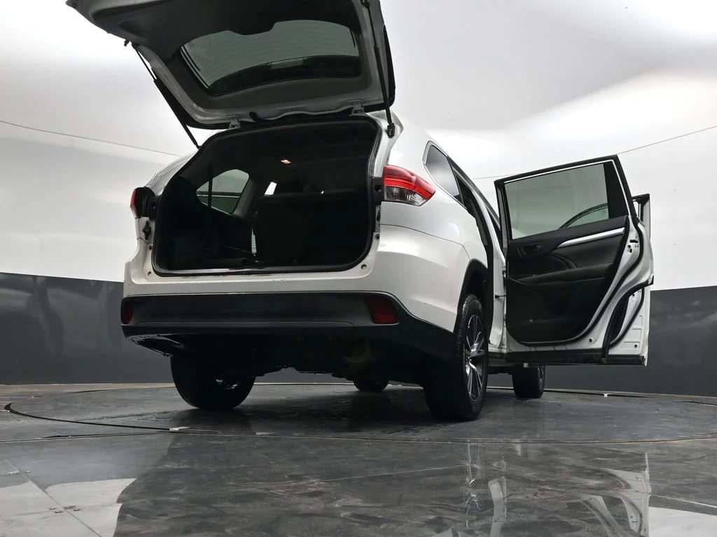 Used 2018 Blizzard Pearl Toyota LE image 39