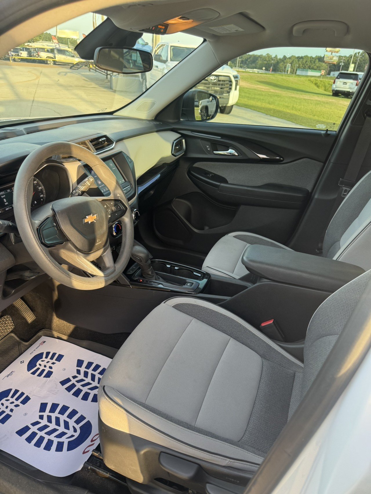 Used 2022 SUMMIT WHITE Chevrolet LS image 11