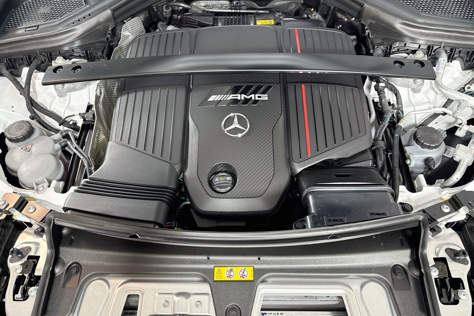 New 2027 MANUFAKTUR Moonlight White Metallic Mercedes-Benz AMG® GLC 53 image 28