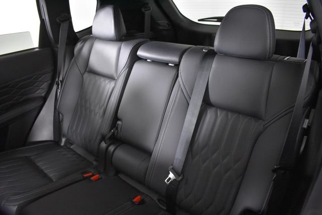 Used 2025  Mitsubishi SEL image 16