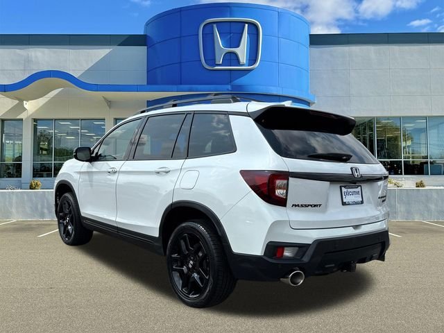 Used 2025 Platinum White Pearl Honda Black Edition image 4