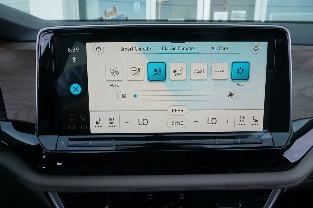 New 2026 Silver Volkswagen SE w/Technology image 19