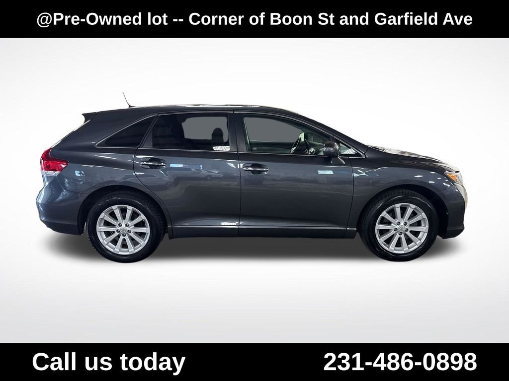 Used 2010  Toyota Base image 6