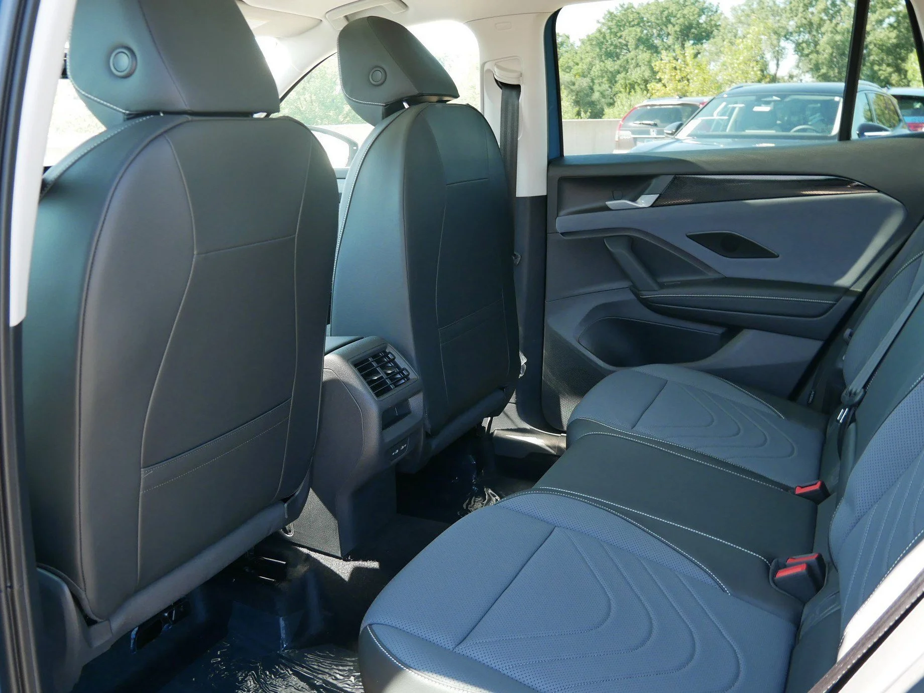 New 2025 Monterey Blue Pearl Volkswagen SE image 6