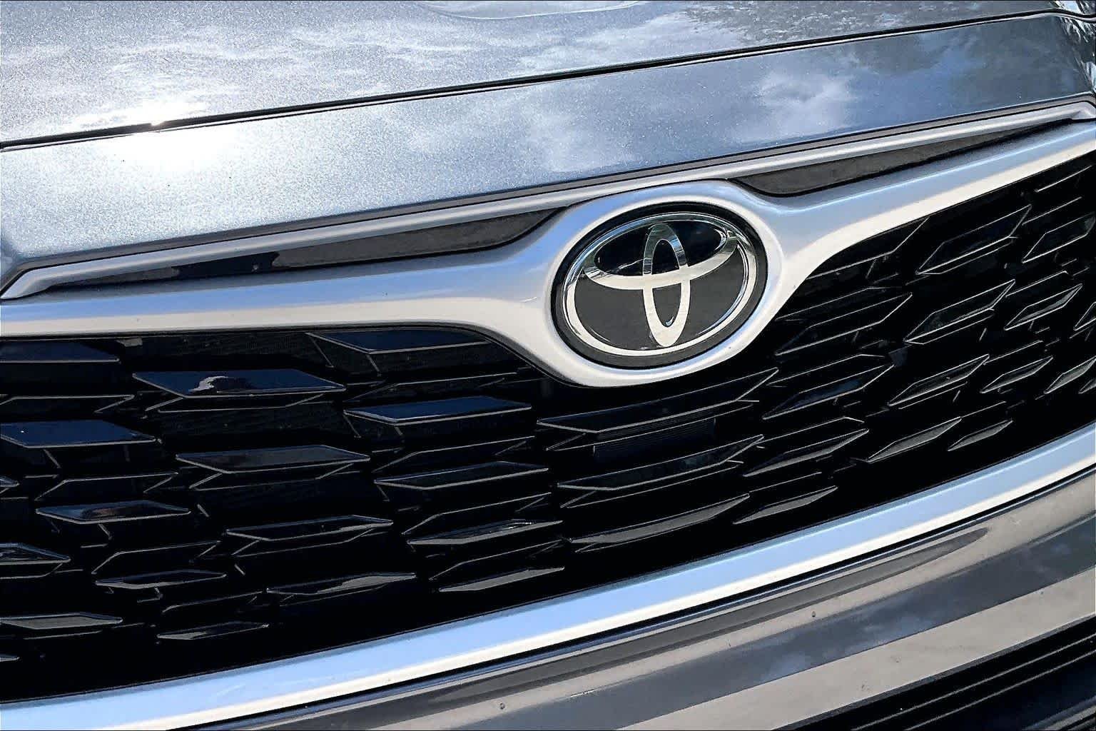 Used 2023 Magnetic Gray Metallic Toyota XLE image 29