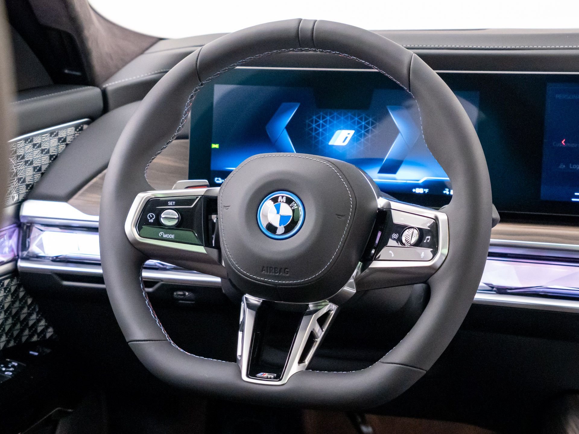 New 2026 Alpine White BMW M70 image 12
