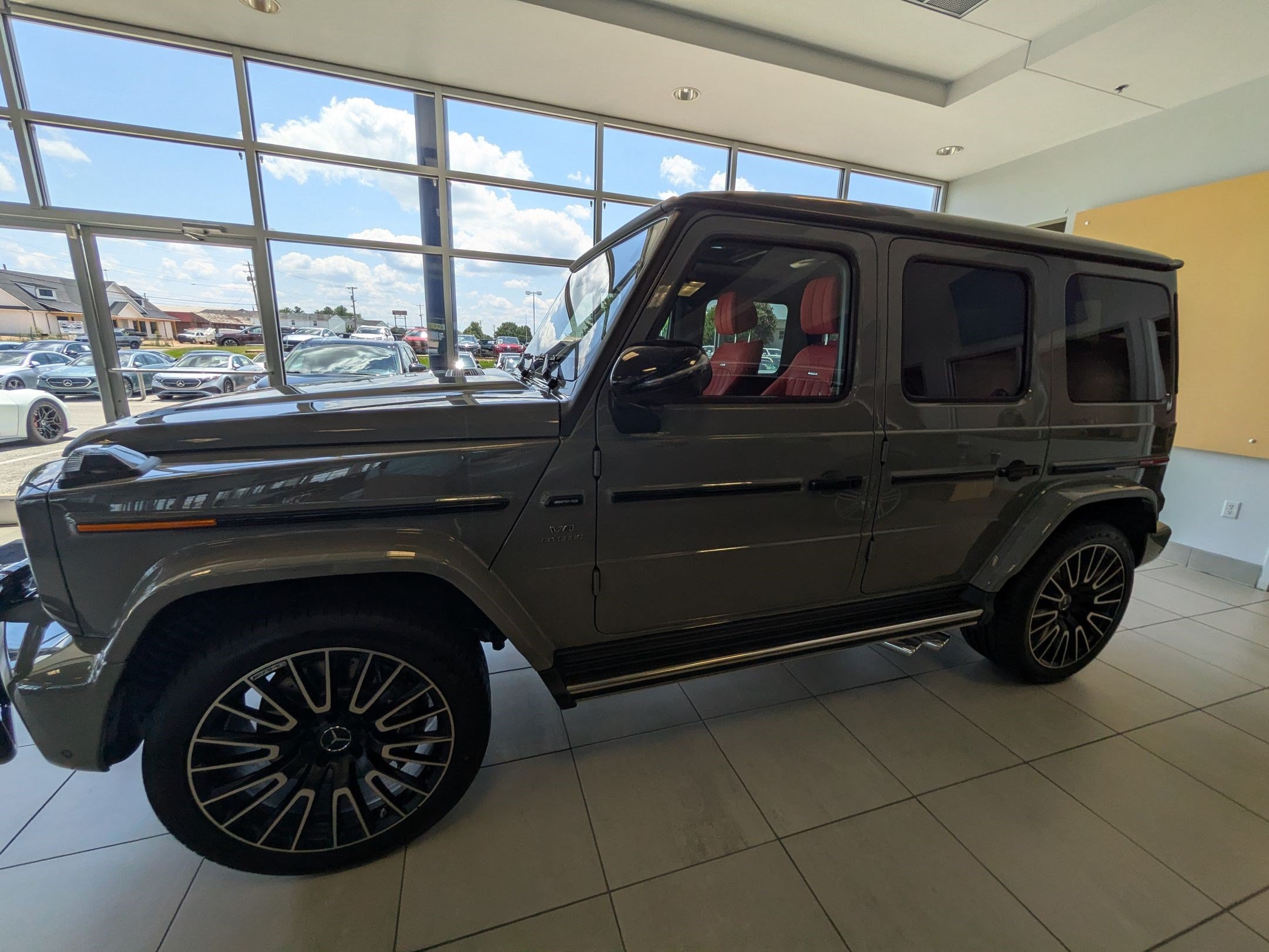 New 2027 MANUFAKTUR Arabian Grey Non- Metallic Mercedes-Benz AMG® G 63 SUV image 46