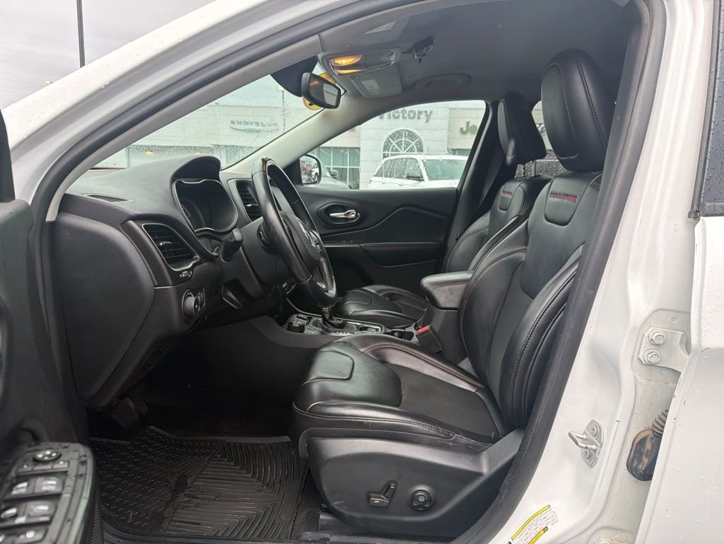 Certified Used 2019 White Jeep Trailhawk image 10