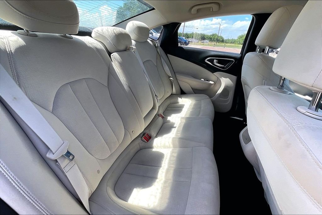 Used 2015 Silver Chrysler Limited image 21
