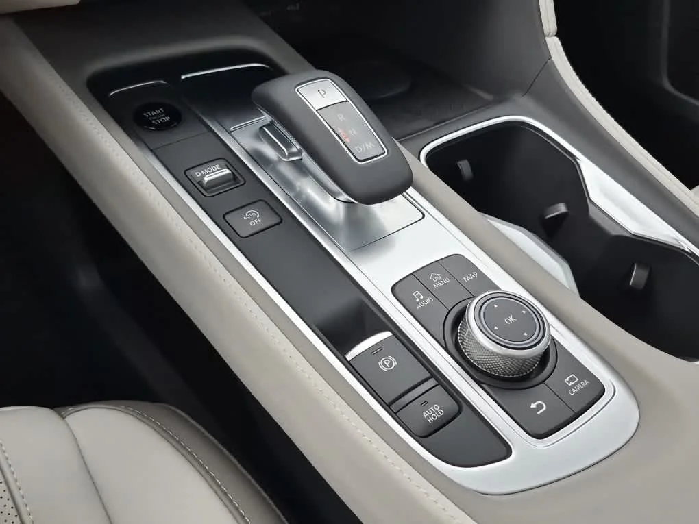 New 2027 DEEP EMERALD INFINITI Luxe AWD image 15