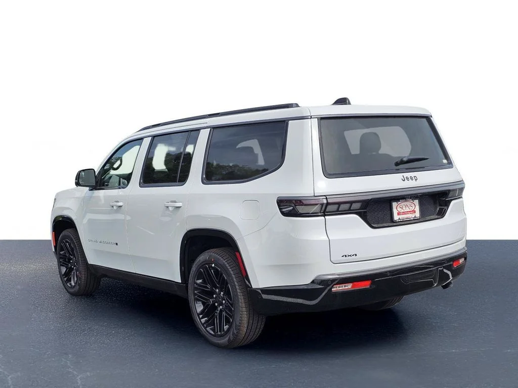 New 2026 Bright White Clear-Coat Exterior Paint Jeep Limited Reserve image 13