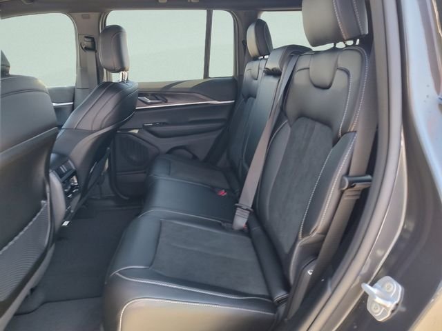 New 2026 Baltic Gray Metallic Clear-Coat Exterior Paint Jeep Altitude image 29