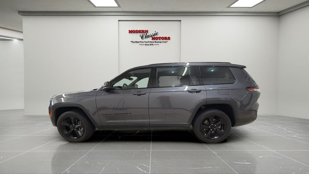 Used 2023 Gray Jeep Altitude image 4