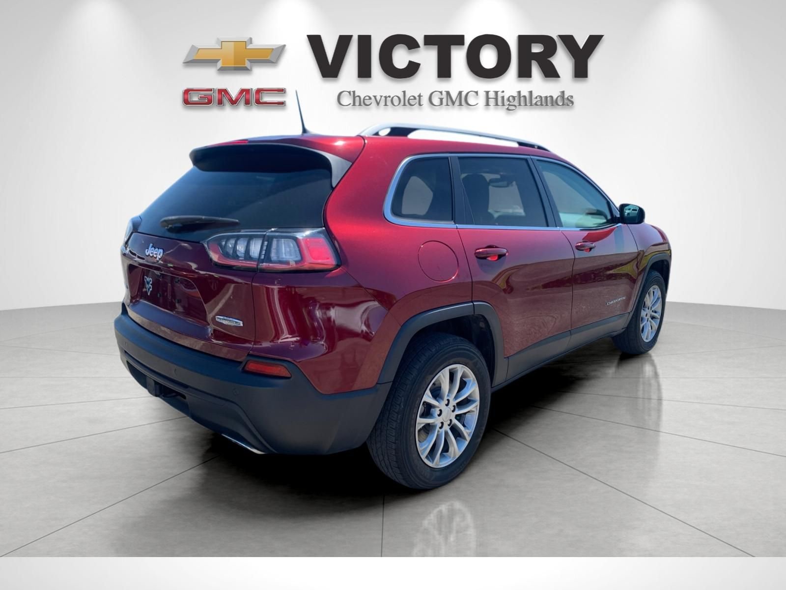 Used 2021 Red Jeep Latitude Lux image 3