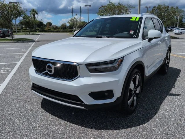 Used 2021 White Volvo Momentum image 8
