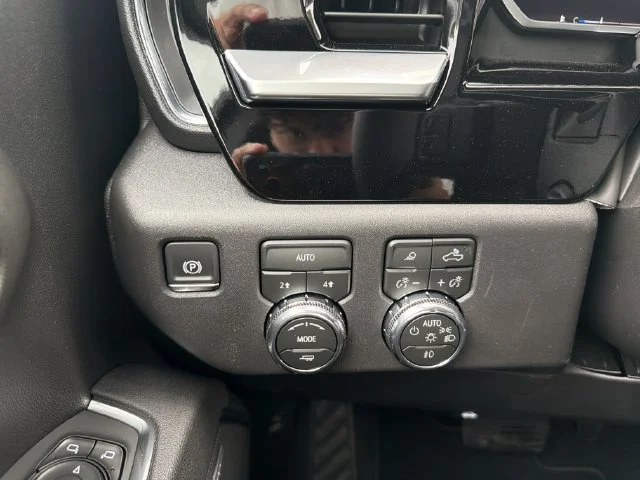 New 2026 Onyx Black GMC SLT image 31