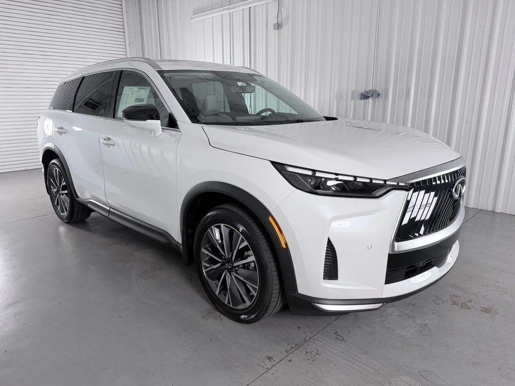 New 2027 RADIANT WHITE INFINITI Luxe FWD image 3
