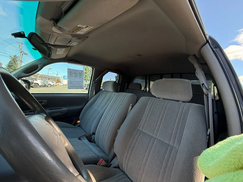 Used 2000 Gray Toyota SR5 image 25