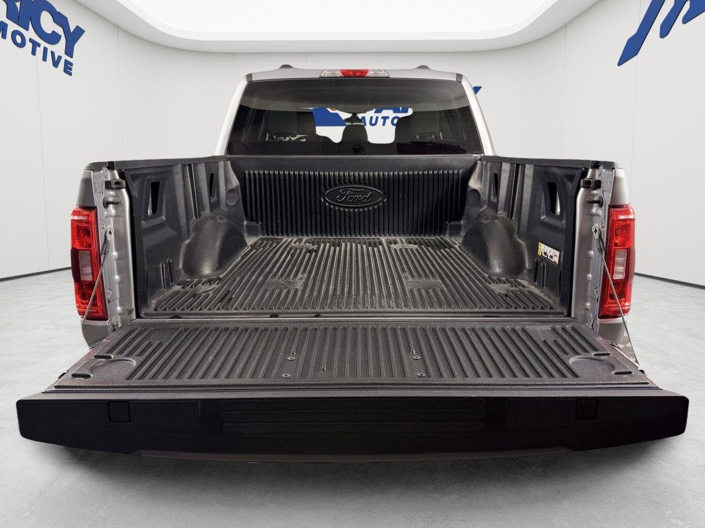 Used 2023 Iconic Silver Ford XLT image 5