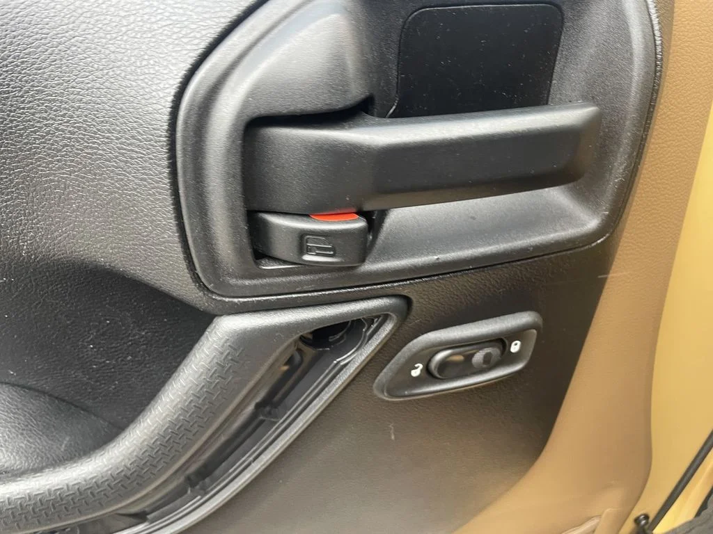 Used 2014 Dune Clear Coat Jeep Sahara image 16