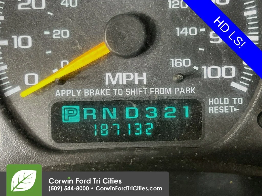 Used 2000 White Chevrolet LS image 25