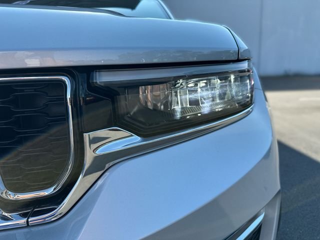Used 2024 Silver Jeep Limited image 9
