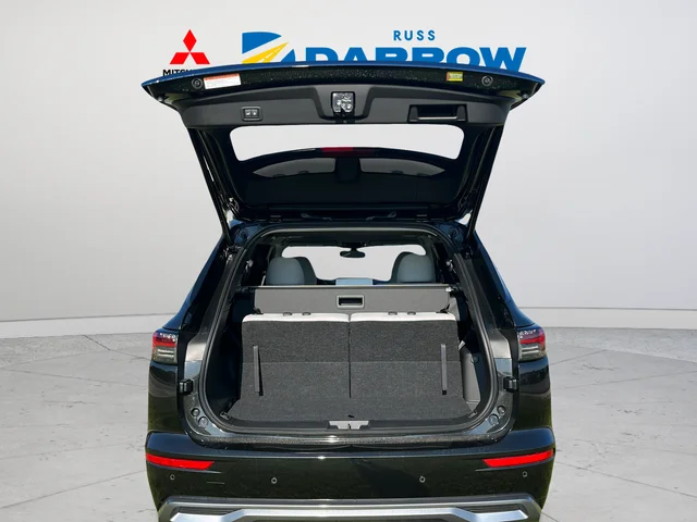 Used 2025 Black Mitsubishi Platinum Edition image 31