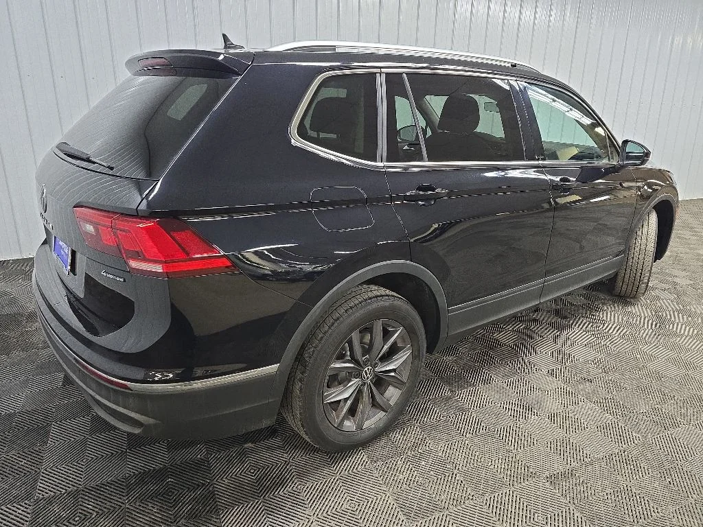 Used 2022 Black Volkswagen 2.0T SE image 10