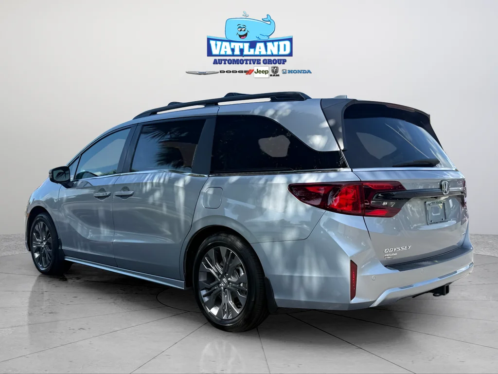 New 2026 Solar Silver Metallic Honda Touring image 3