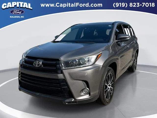 Used 2017 Gray Toyota SE image 1