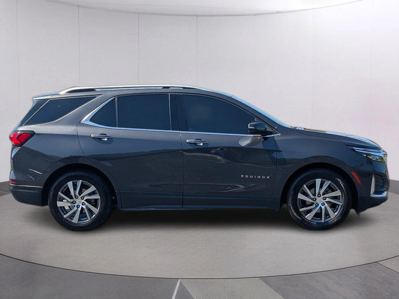 Used 2022 Iron Gray Metallic Chevrolet Premier image 6